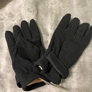 Women’s black thermal winter gloves, insulated one size fits all, new with tags